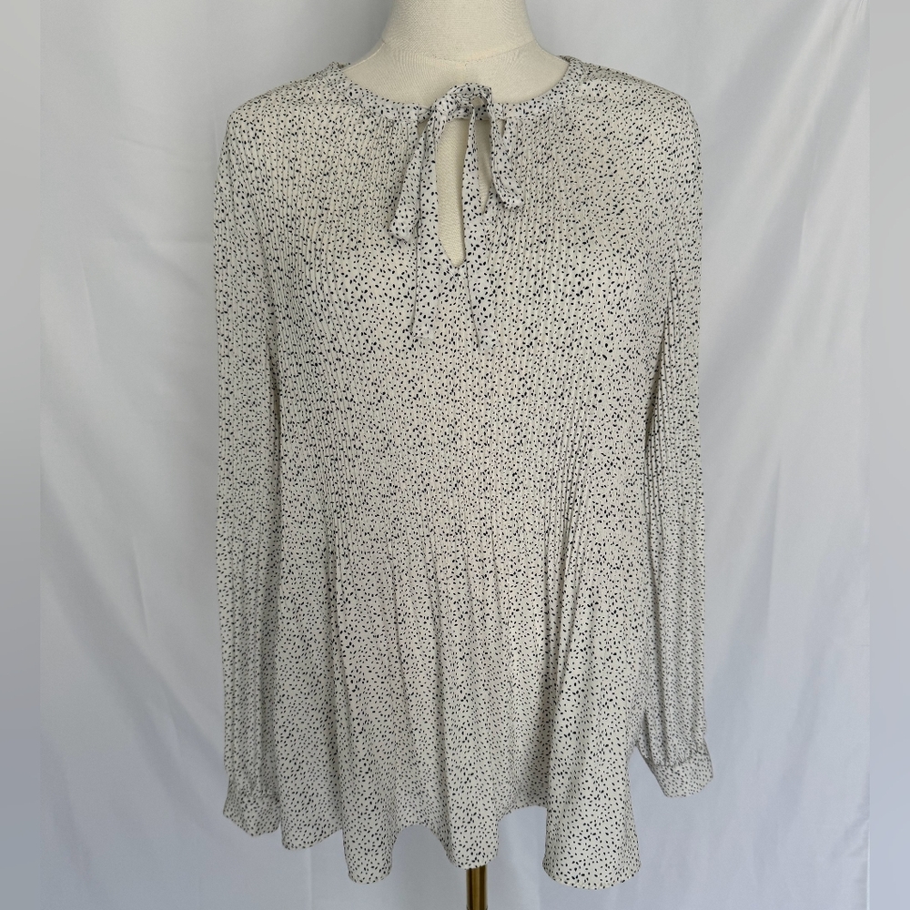 ❤️​3/$12 Adrianna Papell Dotted Patterned Tie-Neck Blouse - White/Black